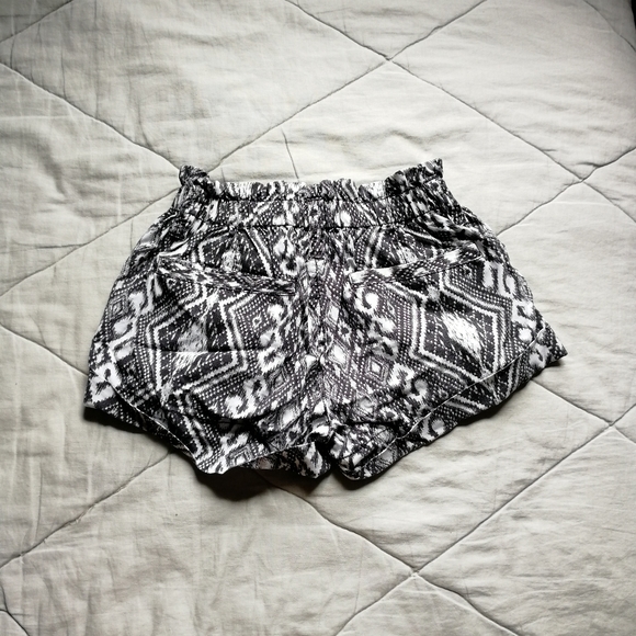 AMERICAN EAGLE Aztec Soft Shorts Paperbag waist Shortie 00 AE - Picture 7 of 8